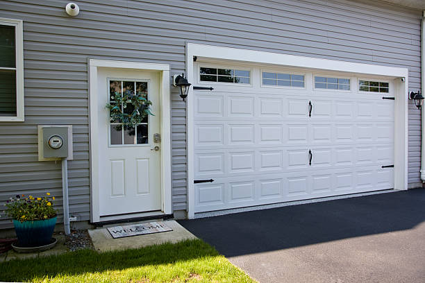 24/7 Emergency Garage Door Panel Replacement experts in Caldwell County County, TX